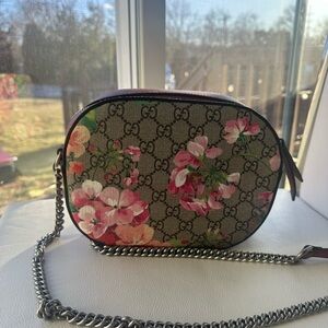 Gucci GG supreme monogram blooms